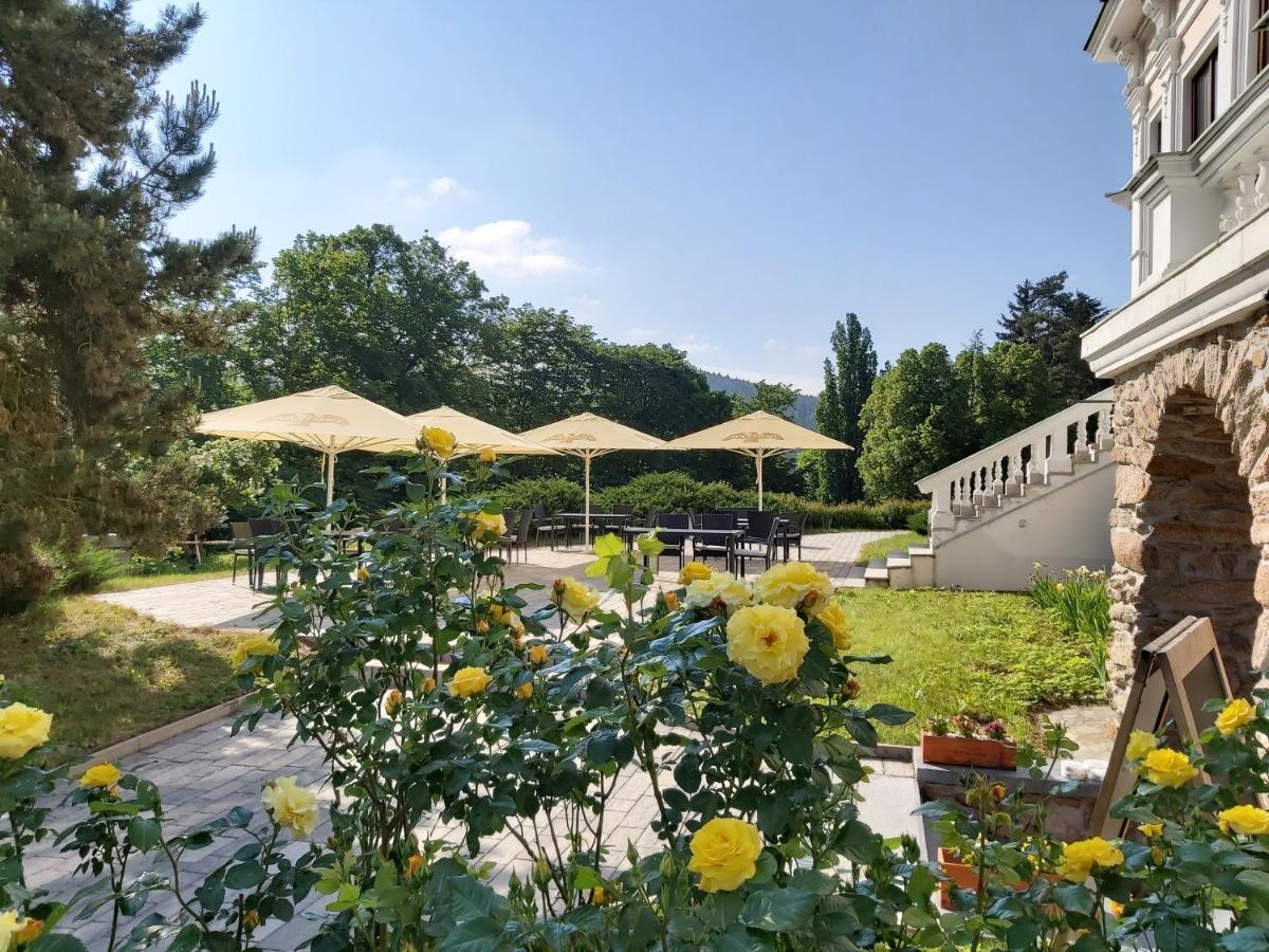 Pension U Golfu Cihelny Karlovy Vary Kültér fotó