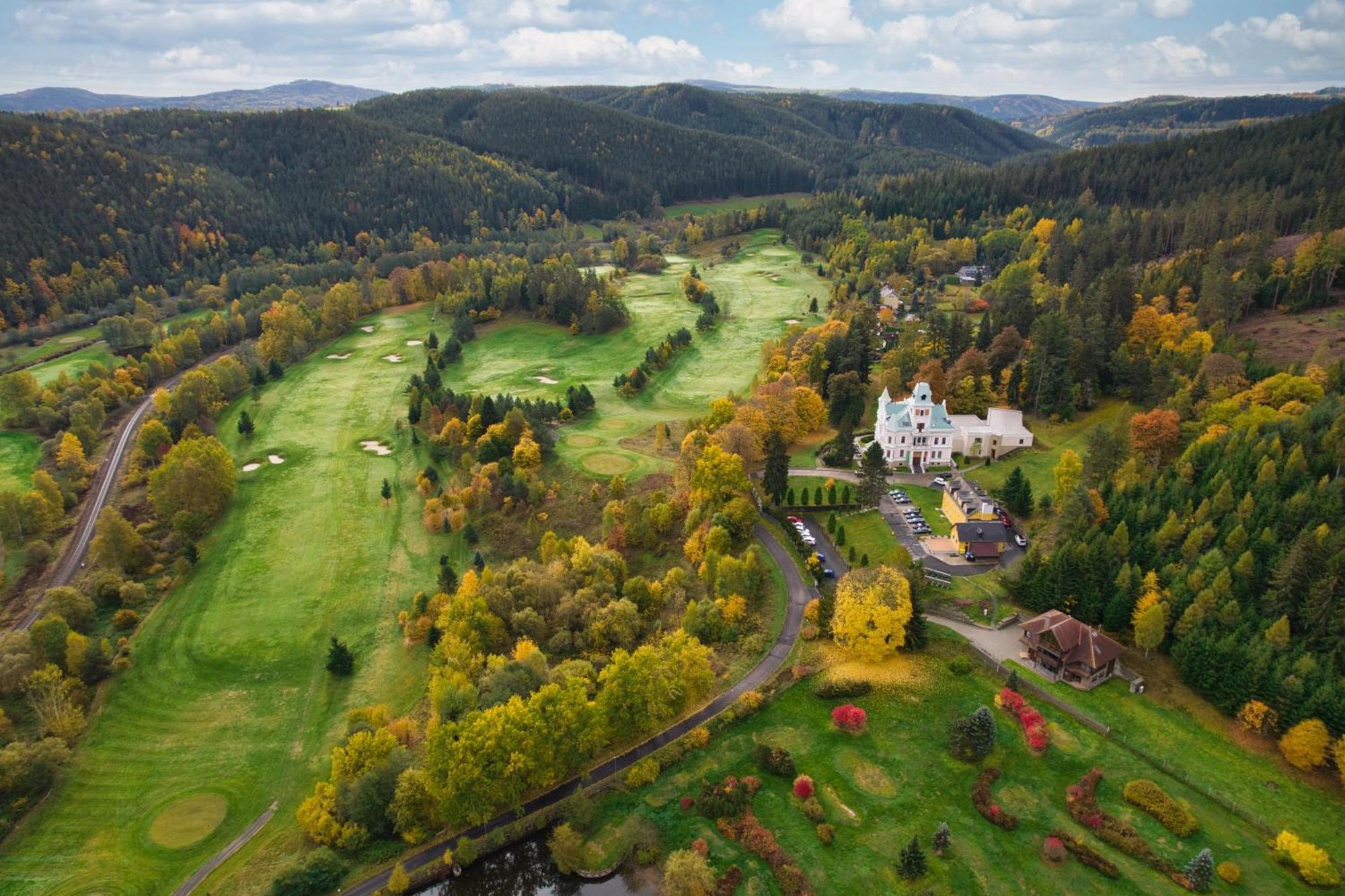 Pension U Golfu Cihelny Karlovy Vary Kültér fotó